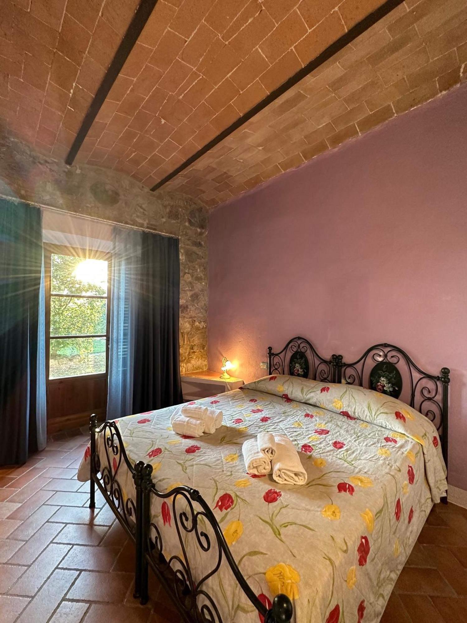 Borgo Tignano Apartment Casole d'Elsa Luaran gambar